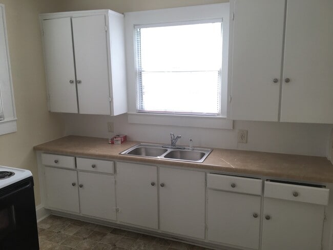 Building Photo - 170 20th St NE