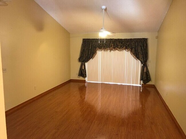 Building Photo - 6749 Knightswood Dr