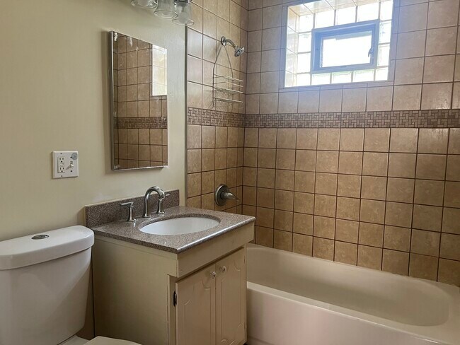 Building Photo - 2231 N Latrobe Ave