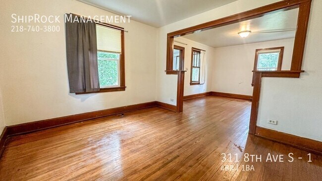 Foto del edificio - 311 8th Ave S