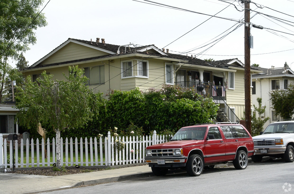 Primary Photo - 1545 Gordon St