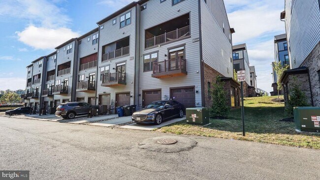 Foto del edificio - 17367 Harrison Rdg Dr