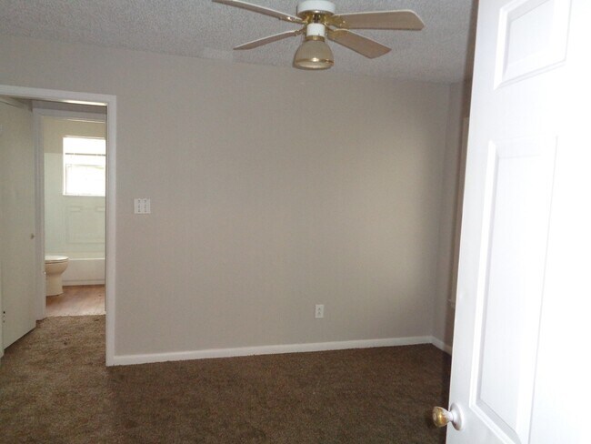 Foto del edificio - Affordable Duplex Unit