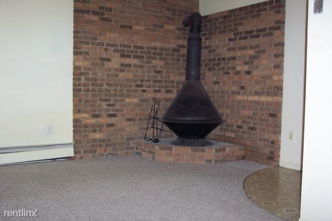 Building Photo - 2 br, 1 bath Apartment - 1A Windy Hill Rd