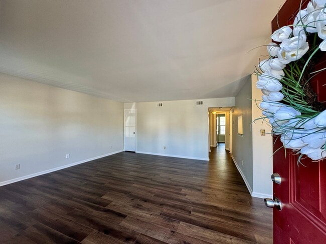 Building Photo - Updated & Ready 05-21-26! Pet Friendly Home w/Community Pool, Clubhouse, Tennis Courts & More!