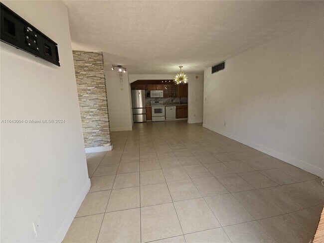 Building Photo - 4154 NW 79th Ave