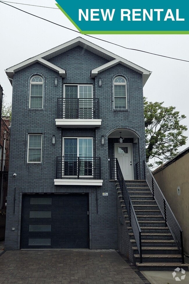 Building Photo - 207 Avenue B