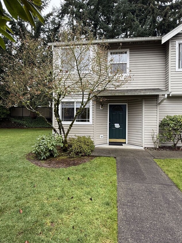 Foto principal - Warm & Cozy 2BD/1.5BTH Townhome for Rent i...