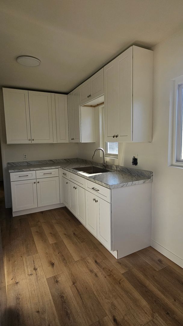 Building Photo - 210901