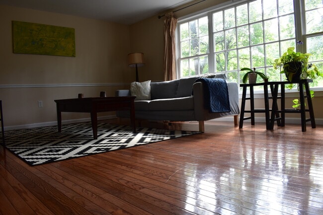 Building Photo - 8180 Fernlake Ct