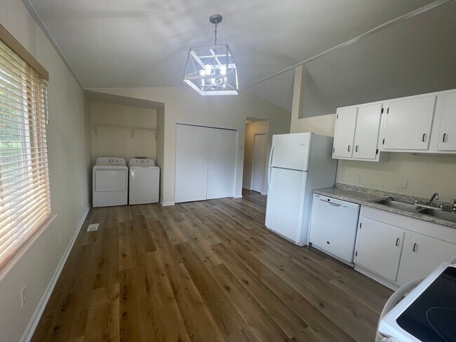 Foto del edificio - 4473 Moore Ln