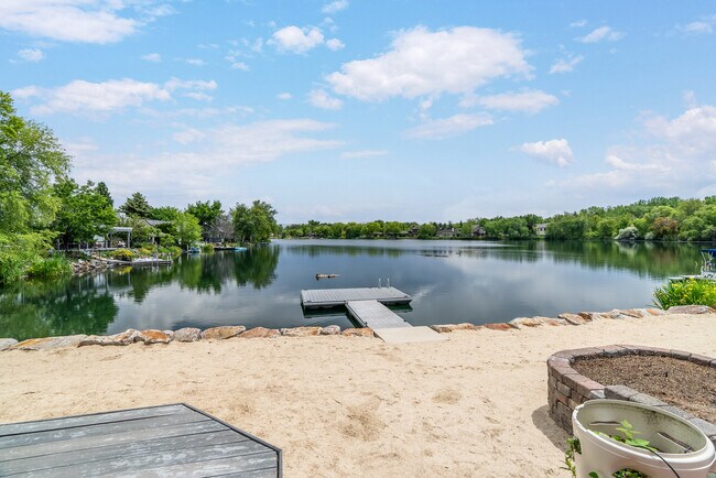 Building Photo - 2790 N Lakeharbor Ln