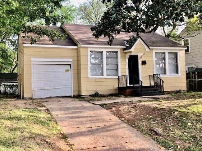 Foto del edificio - $500 OFF FIRST MONTH'S RENT MOVE IN SPECIAL-ADORABLE REMODELED HIGHLAND-CENTENARY HOME