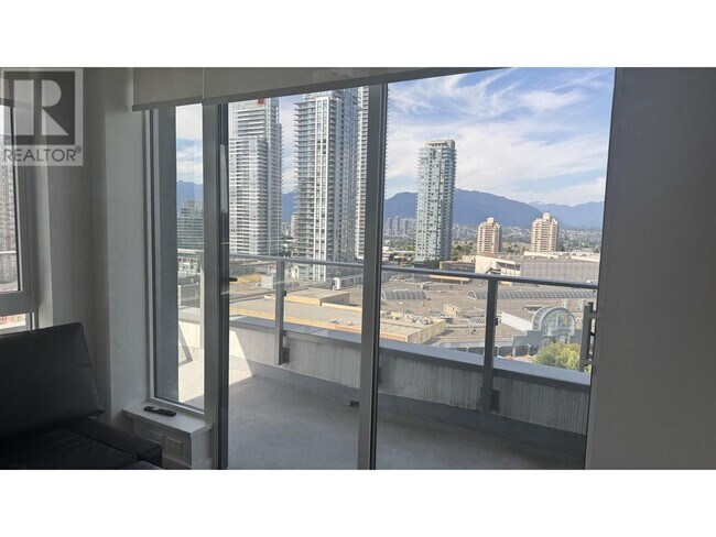 Photo du bâtiment - 6511-6511 Sussex Ave