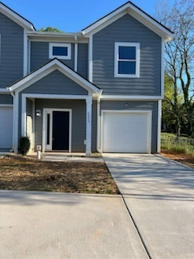 Building Photo - Lillie B Townhomes