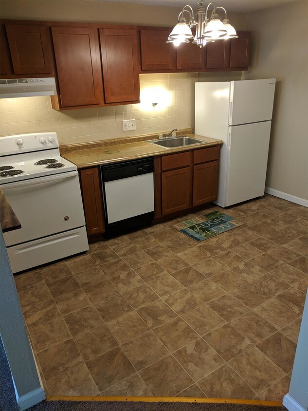 2050 Yale Ave Unit 17, Maplewood, MO 63143 Apartment for Rent in