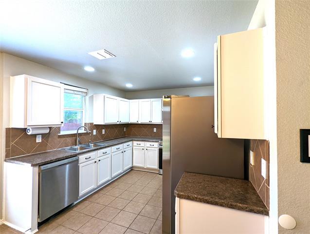 Building Photo - 9898 Dartmouth Dr