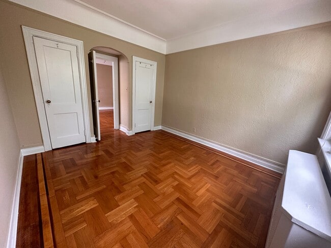 Foto del edificio - 2036 Colonial Ave