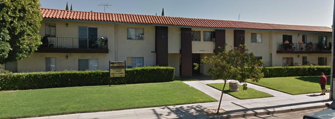 Primary Photo - 15835 Vanowen St