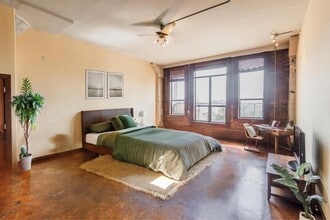 Building Photo - 2205 McKinney St