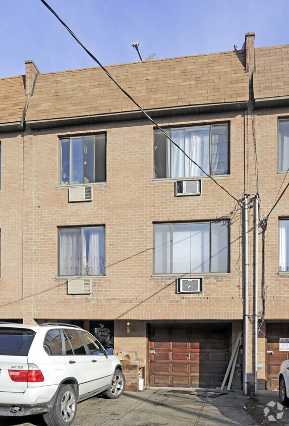 Foto del edificio - 149-11 Barclay Ave