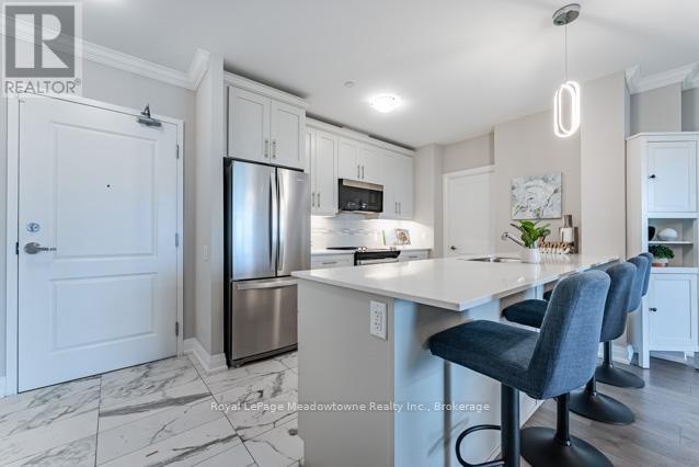 Photo du bâtiment - 830 Megson Terrace