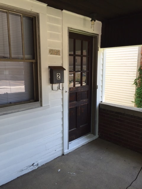 Entry - 434 N Grant St