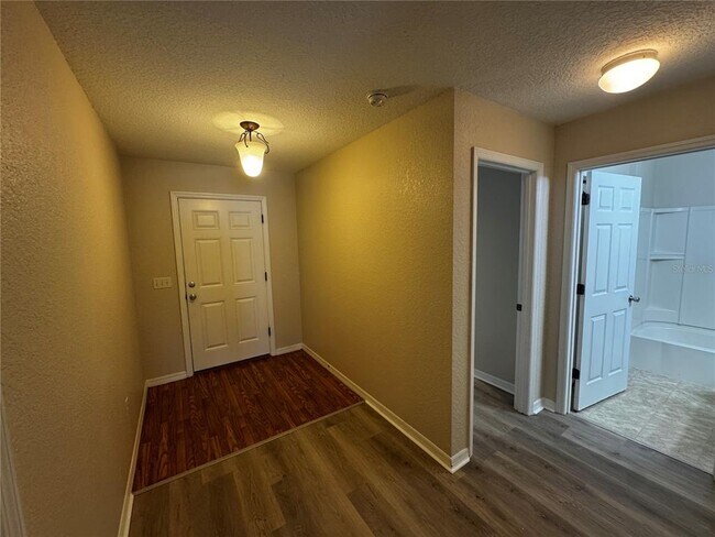 Foto del edificio - 12388 NE 48th Loop