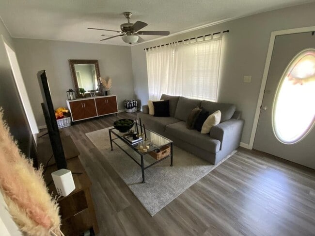 Building Photo - 416 Bayou Oaks Dr