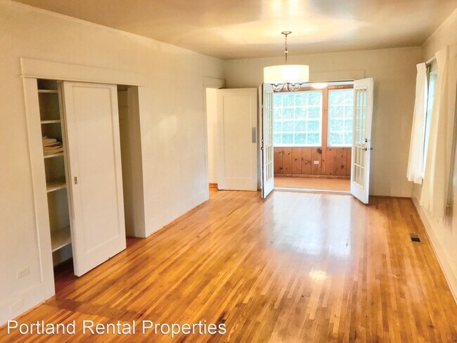 Building Photo - 2 br, 1 bath House - 2416 SE Monroe St.