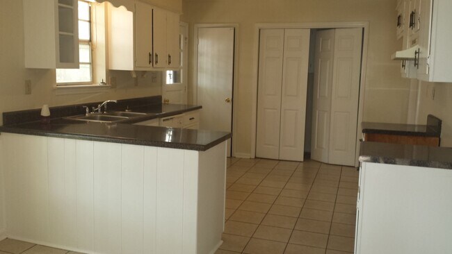 Foto del edificio - 4311 Hunt Cliff Trce