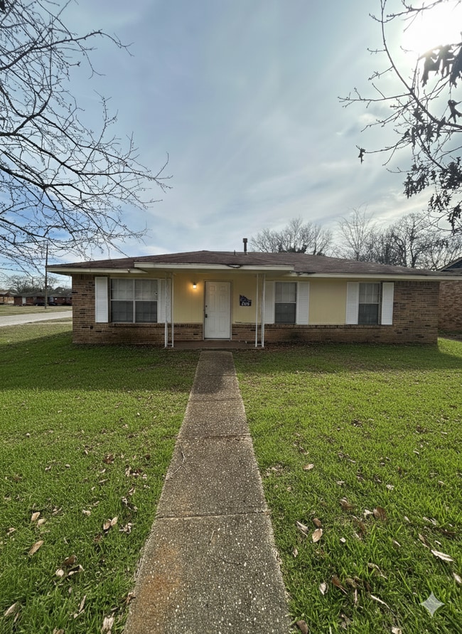 Building Photo - 940 Pebblebrook Dr