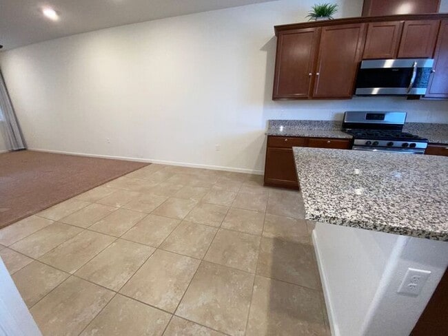 Foto del edificio - NW Reno Large Townhouse Sterling Ridge at ...