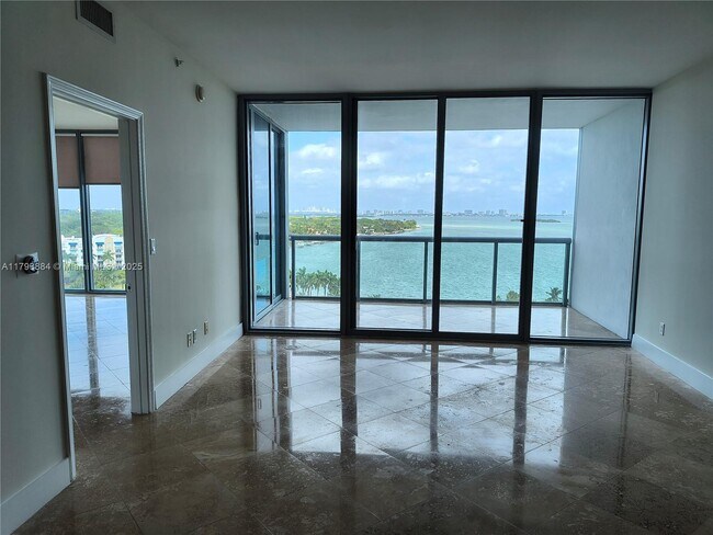 Foto del edificio - 601 NE 36th St