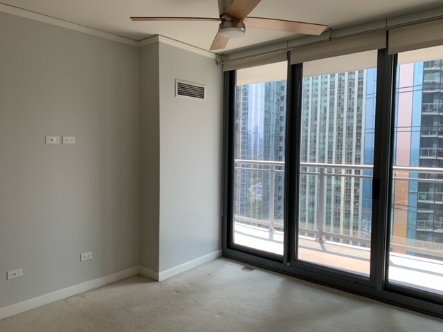 Foto del edificio - 450 E Waterside Dr