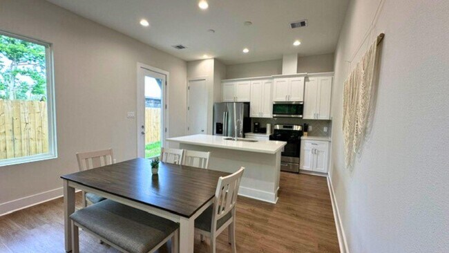 Foto del edificio - 835E Dorchester St