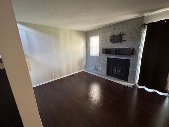 Foto del edificio - 7420 Lomas Ct