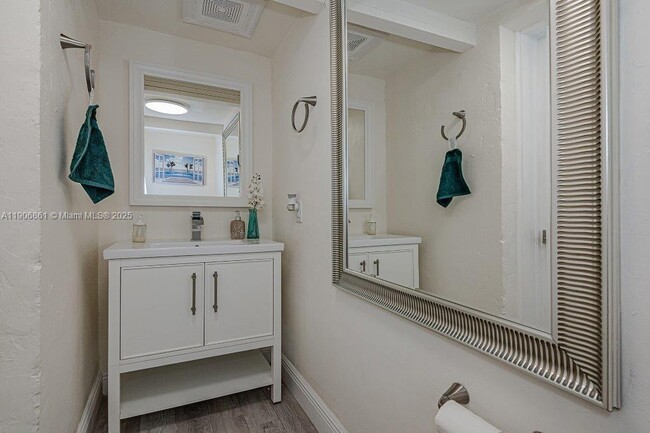 Building Photo - 245 189th Terrace