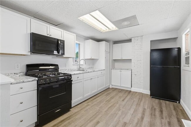 Building Photo - 415 Carothers Ave