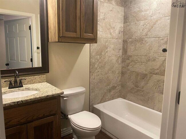 Building Photo - 2947 Cunningham Dr