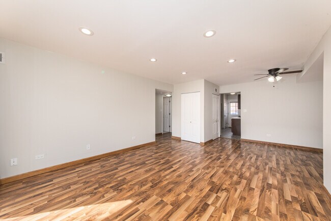 Foto del edificio - 9379 Bay Colony Dr