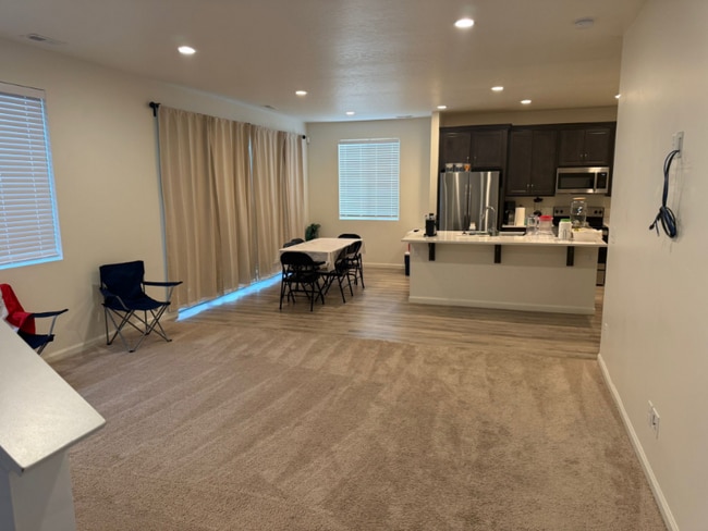Building Photo - 1414 W 250 N
