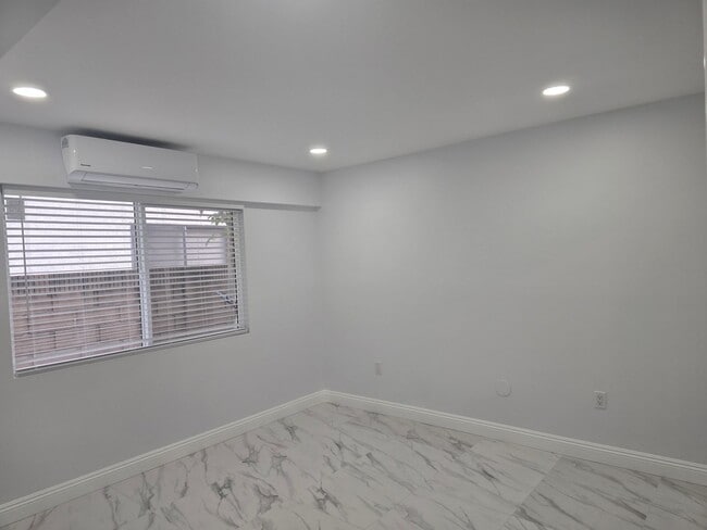 Cozy Unit in Westminster for Lease - Cozy Unit in Westminster for Lease House
