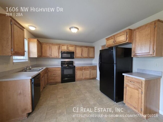 Building Photo - 1606 NW High View Dr