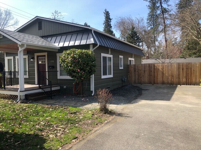Foto del edificio - Charming 2 Bed, 1 Bath Home in Grants Pass