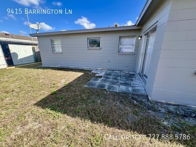 Foto del edificio - 9415 Barrington Ln