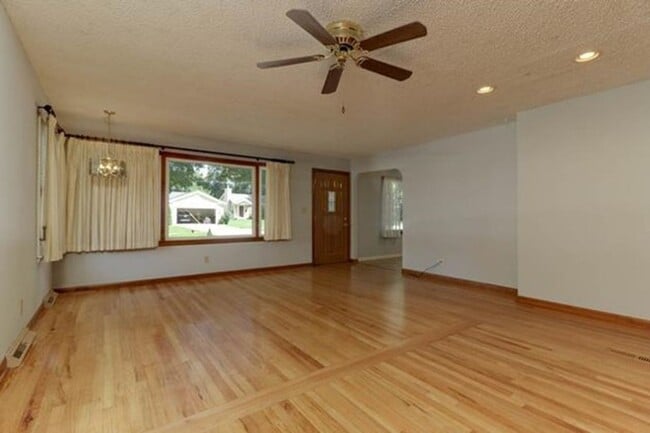 Foto del edificio - 101 W Cypress St