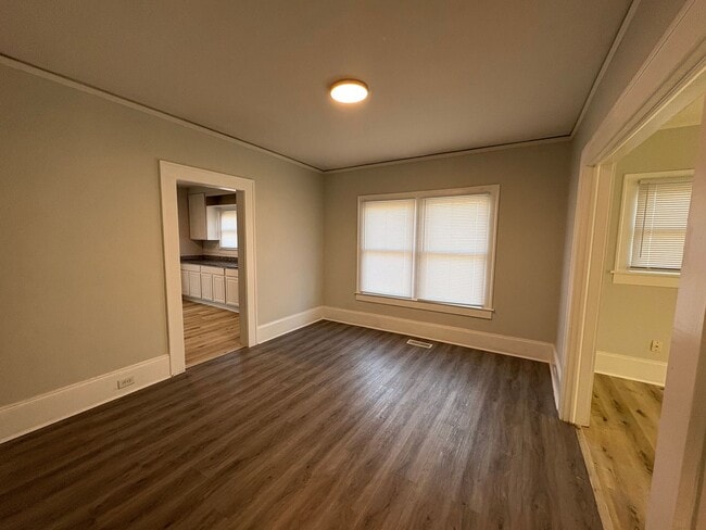 Building Photo - 3bed/1bath House $1295 GSO!