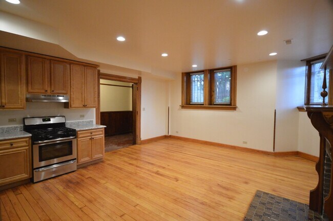 Building Photo - 1501 W Jackson Blvd