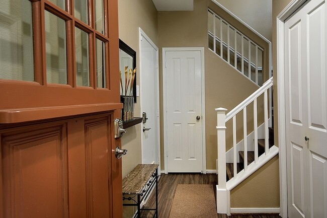 Foto del edificio - 60 Woodlily Pl